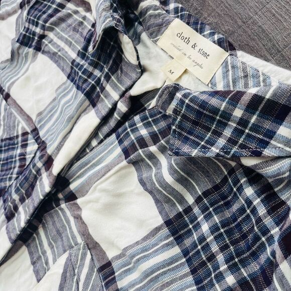 Cloth and Stone Split Back Button Down Plaid Top Size M Women’s - Picture 3 of 13
